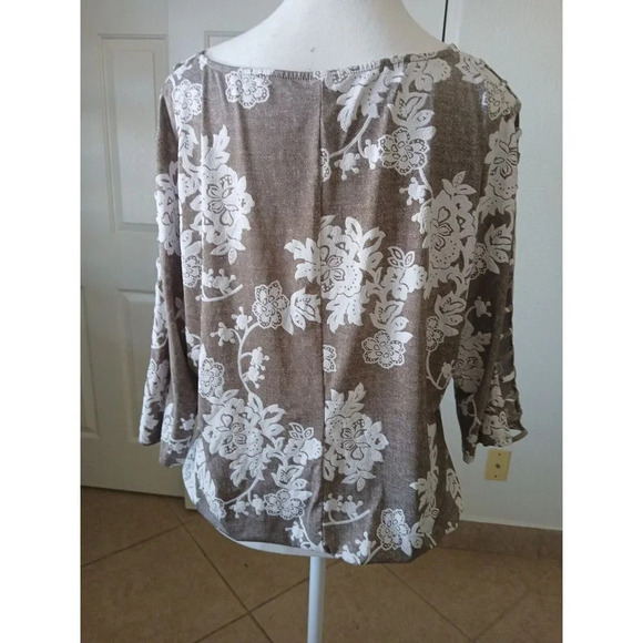 PerSeption Women, Blouse 3/4 open sleeve with buttons, Size XL Floral Print. - Picture 3 of 15